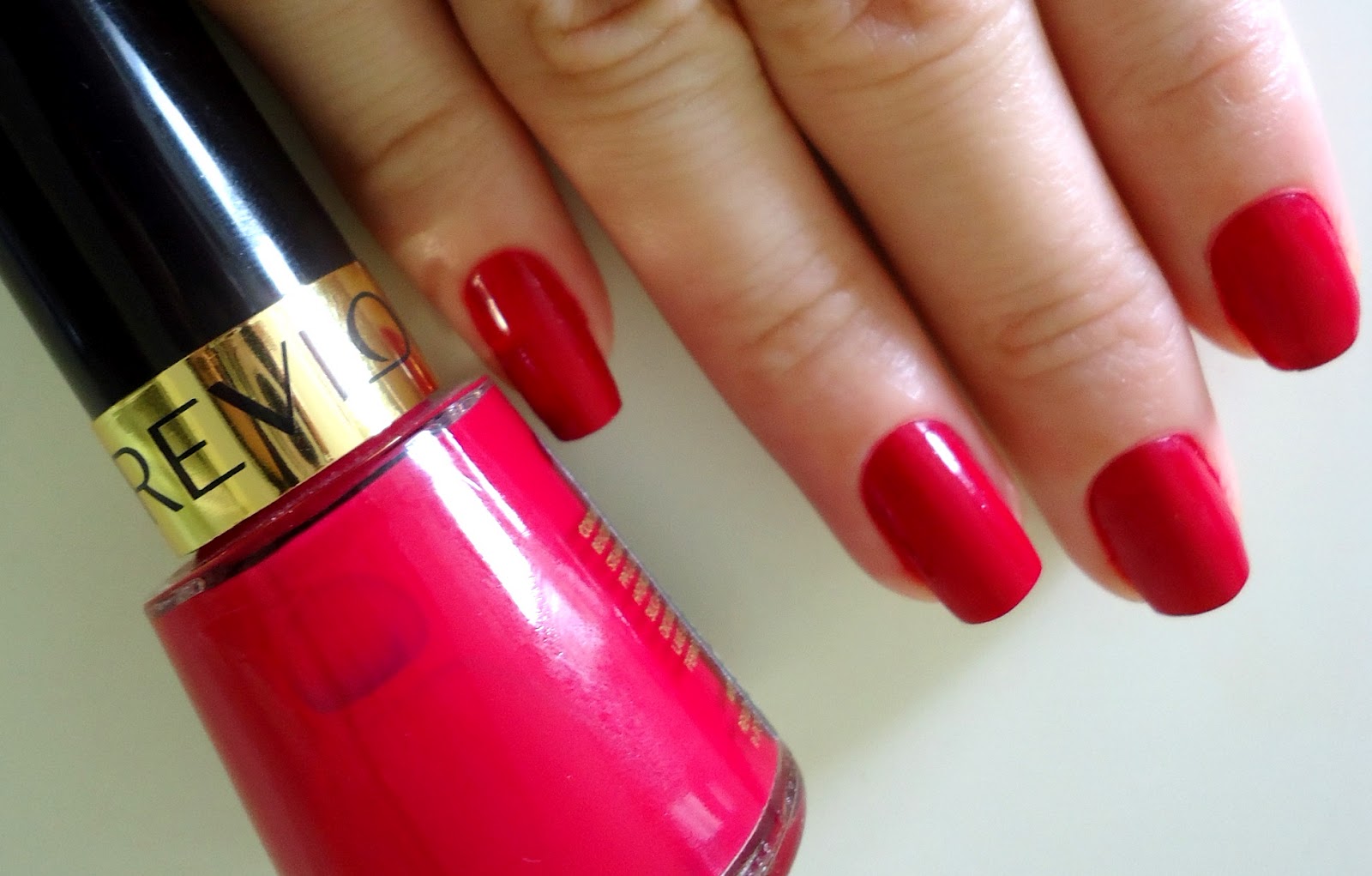 Esmalte Da Semana Cherries in the Snow Revlon Gerusa Florencio