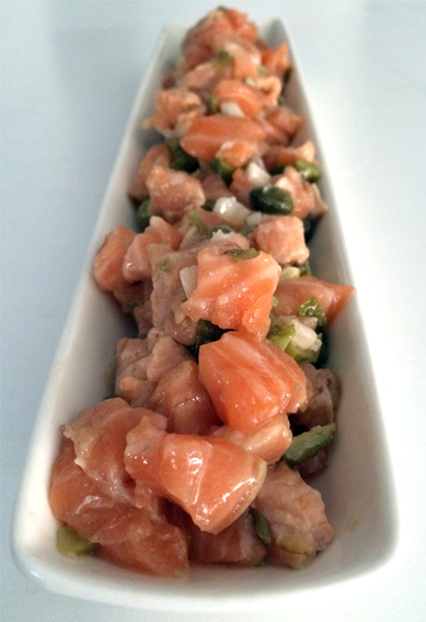Tartar clásico de salmón fresco Tartar clásico de salmón fresco
