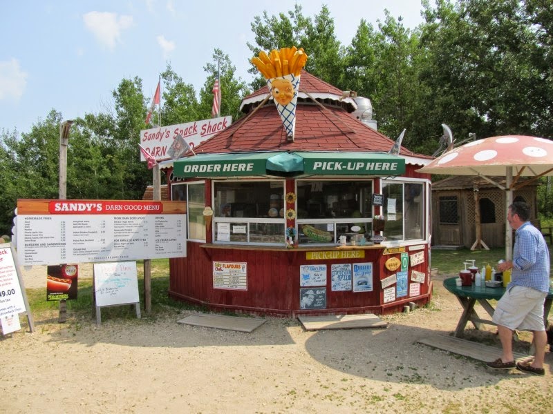 Burger Club Winnipeg Sandy's Snack Shack (Geppetto's) Richer, MB