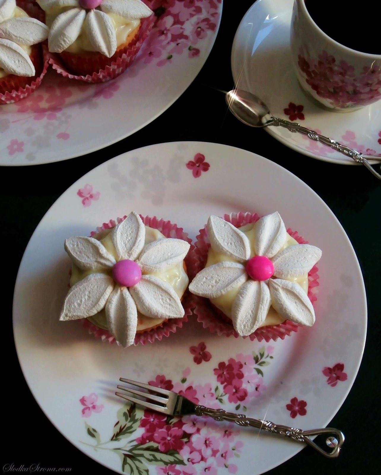 Wiosenne Babeczki - Kwiatuszki z Marshmallows - Przepis - Słodka Strona