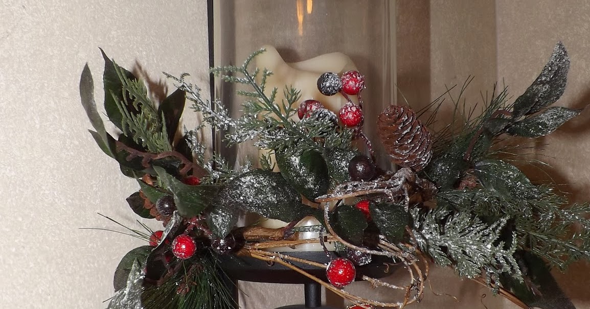 HOME FOOD GARDEN Wall Sconces Decorated for Christmas