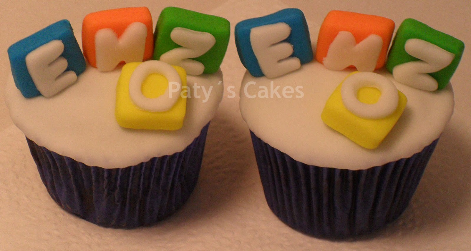 Paty´s Cakes: Bolo & Cupcakes --- Tema: Club Penguin