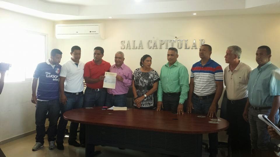 La Alcaldía de Villa Tapia entrega aporte económico al equipo 30 FC