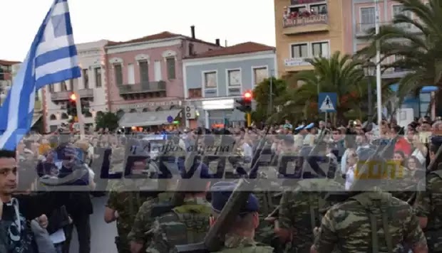 Υποστολή Σημαίας στην Προκυμαία Μυτιλήνης 25-09-2016 με 3000 κόσμο !! Υποστολή Σημαίας στην Προκυμαία Μυτιλήνης 25-09-2016 με 3000 κόσμο !!