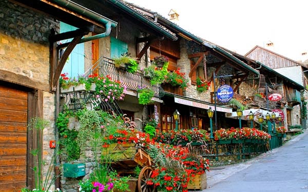 17.) Yvoire, France - Welcome To The 19 Most Charming Places On Earth. They’re Too Perfect To Be Real. 17.) Yvoire, France - Welcome To The 19 Most Charming Places On Earth. They’re Too Perfect To Be Real.