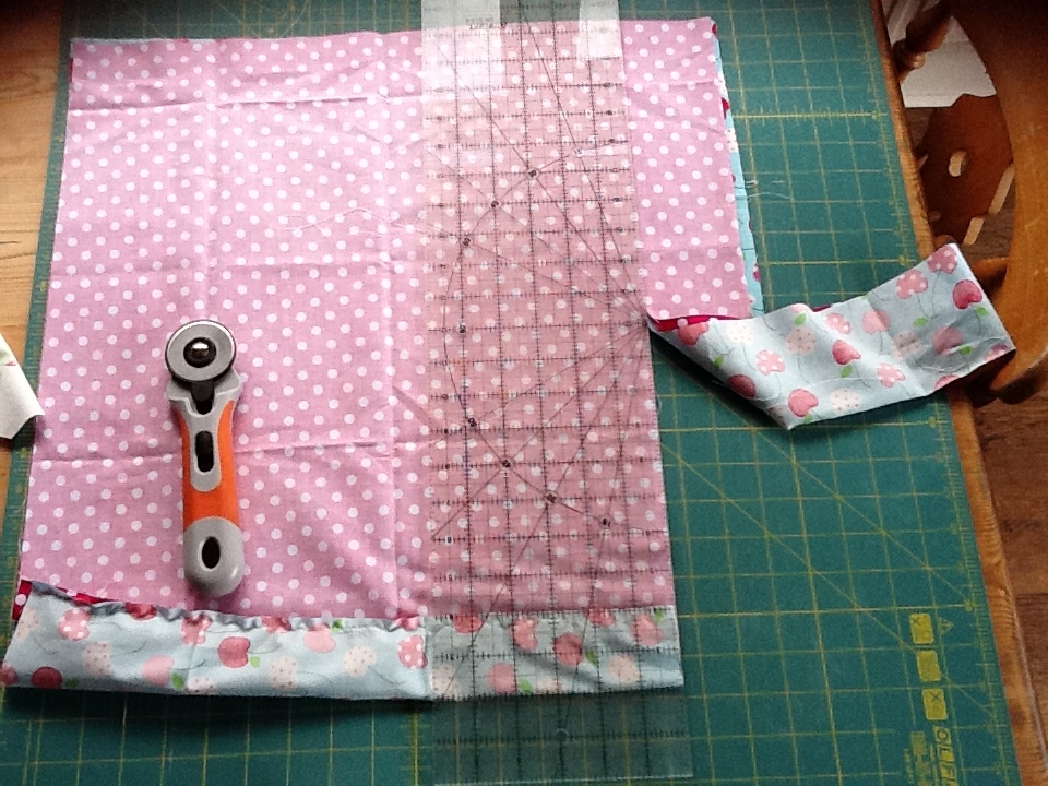 Owl and Sewing Cat blog Tutorial Envelope cushion from two fat quarters