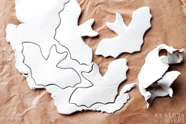 DIY air drying clay bats for Halloween, tutorial by Alicia Sivertsson, 2015. DIY air drying clay bats for Halloween, tutorial by Alicia Sivertsson, 2015. Alicia Sivert, aliciasivert, skapa, skapande, fladdermöss, fladdermus, bat, lufttorkande lera, das pronto, kreativitet