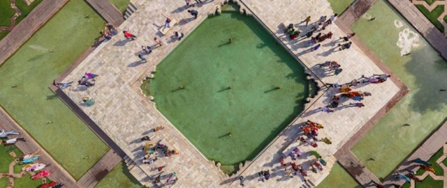 Foto-Foto Unik Taj Mahal dari Sudut Berbeda