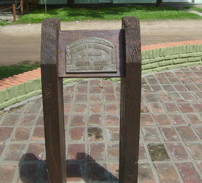 GARDEL EN SUS MONUMENTOS EN URDINARRAIN PROVINCIA DE ENTRE RÍOS
