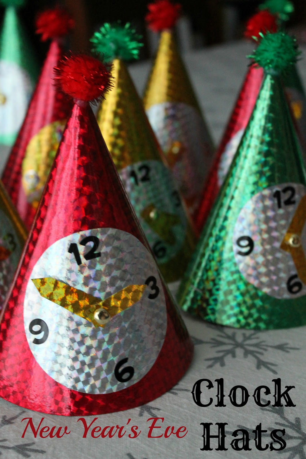 Reading Confetti: Clock Hats for New Year&#039;s Eve (Make Your Own)