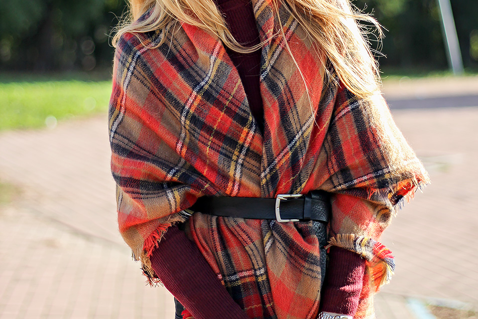 SCARF AS A PONCHO KARAMODE