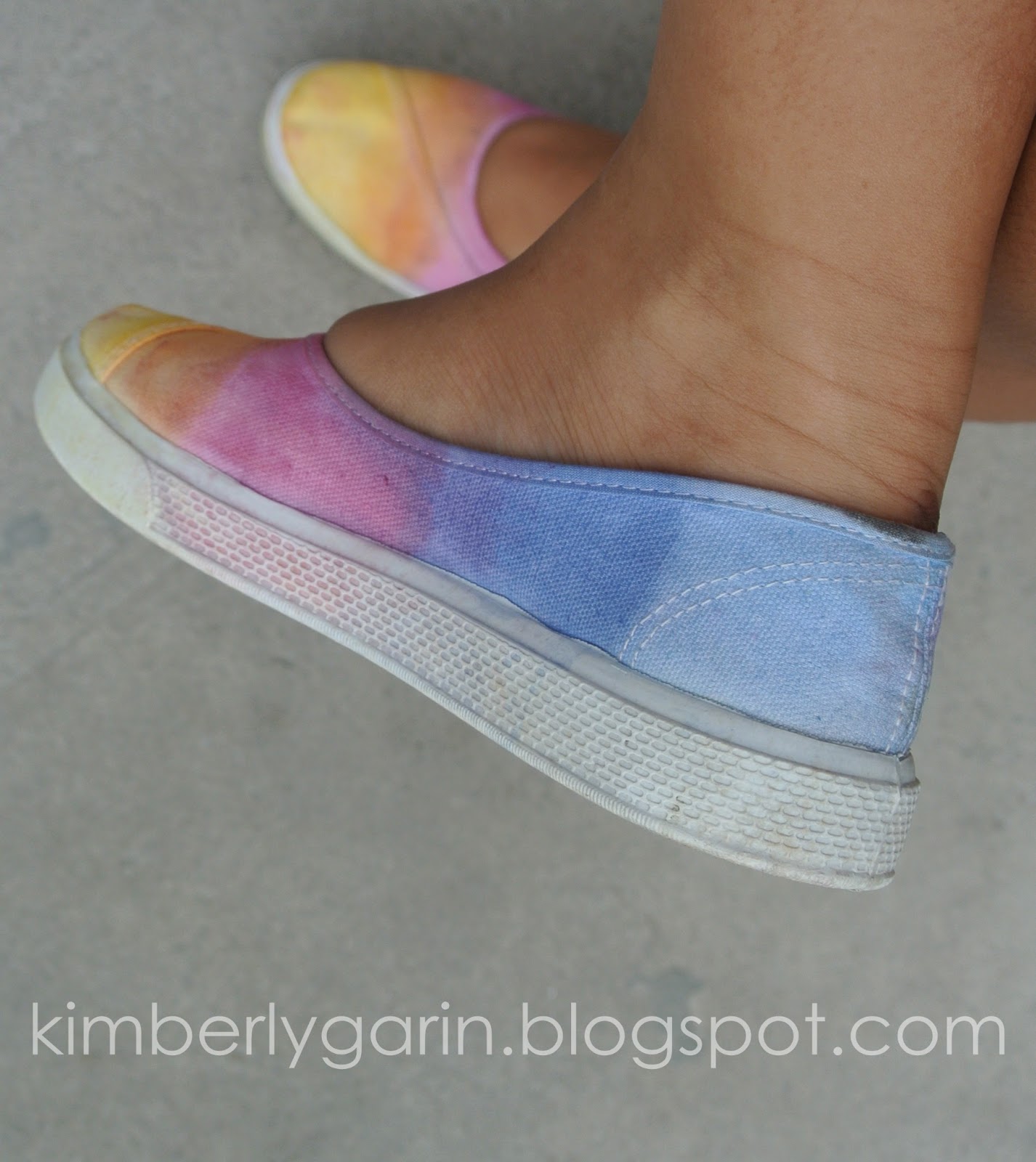 The Girl with Quirky Thoughts DIY Dyed Ombre Shoes