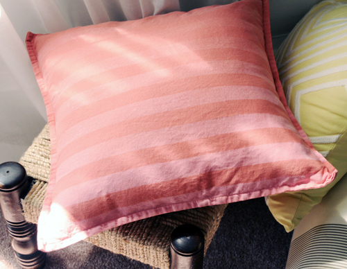 [Image: Toilam.com-designsponge-diy-stripedpillow-details.jpg]