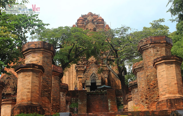 Tham quan Tháp chàm Ponaga ở Nha Trang