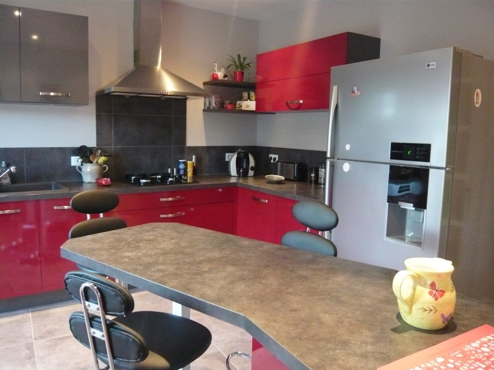 Cuisine rouge plan de travail blanc: tendances : cuisines en kit ...