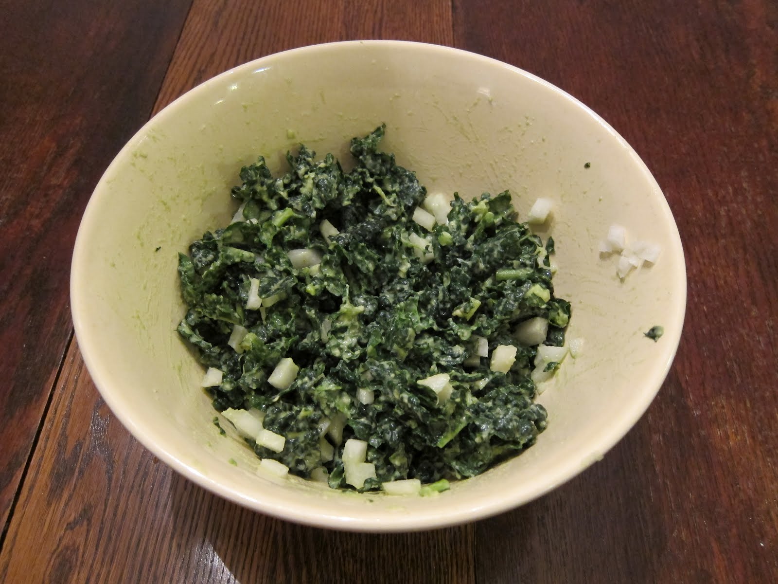 veganmama Super simple Kale Avocado Lime salad