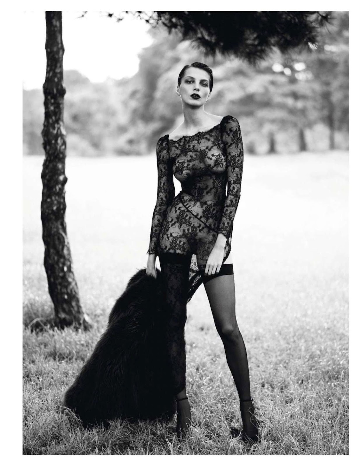 http://4.bp.blogspot.com/-TKy84tjIB-Q/UDImct4WSDI/AAAAAAAAIu4/FvDzCePmKBU/s1600/vogue-paris-2012-septembre+(dragged)+90.jpg