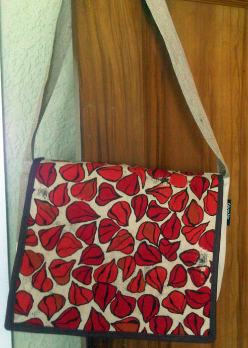 Entropy Undone 15 minute messenger conference bag hack (upcycle)