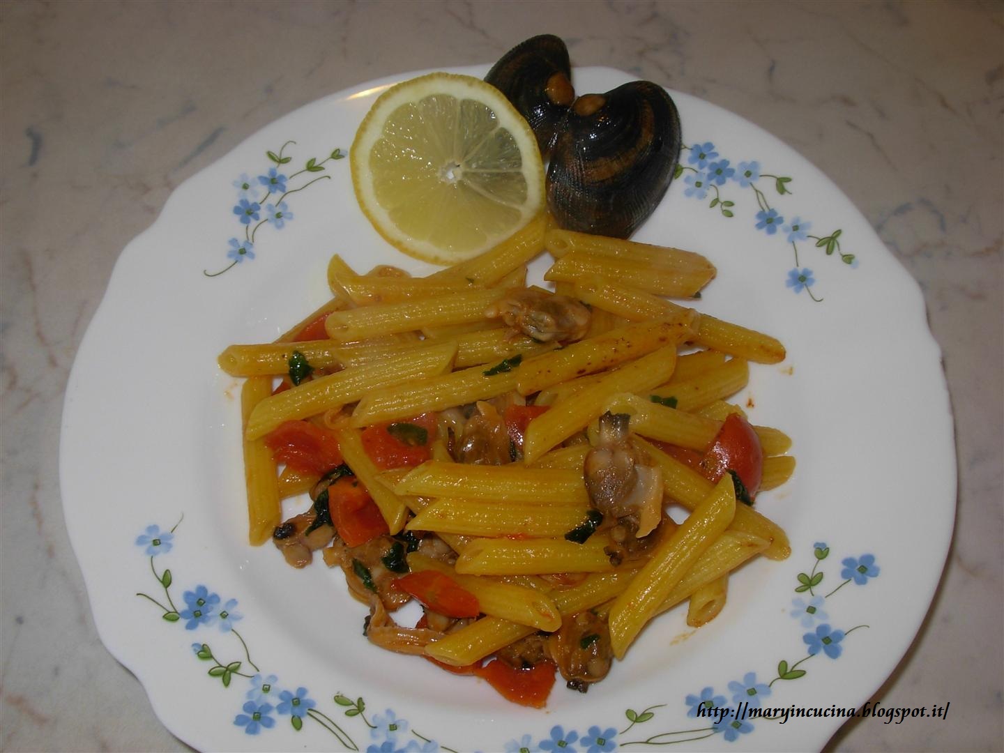 Pasta al limone con le vongole veraci da Mary in cucina su Akkiapparicette