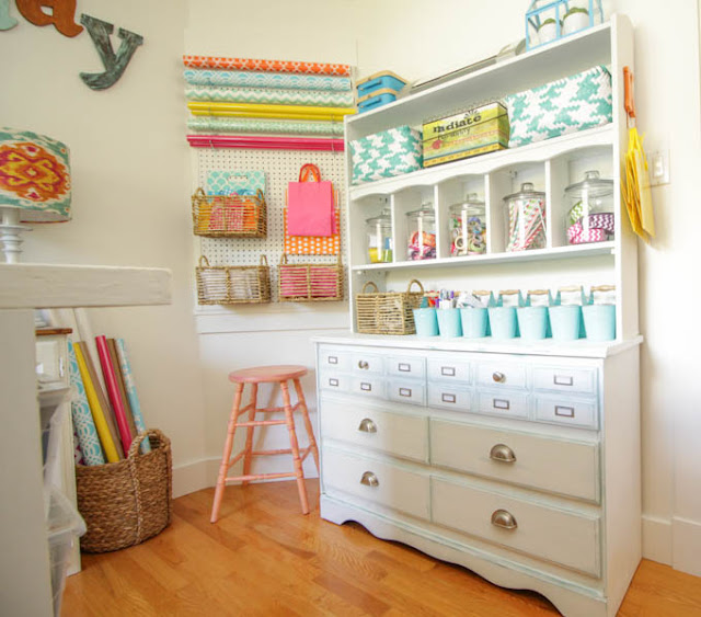 I love this colorful organized craft room makeover at the Happy Housie