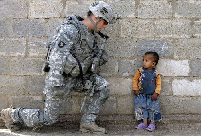 http://4.bp.blogspot.com/-TPJOrd7xoY0/T08pkpeE1AI/AAAAAAAAARE/xe3_ublkpcA/s1600/Soldat-enfant.jpg
