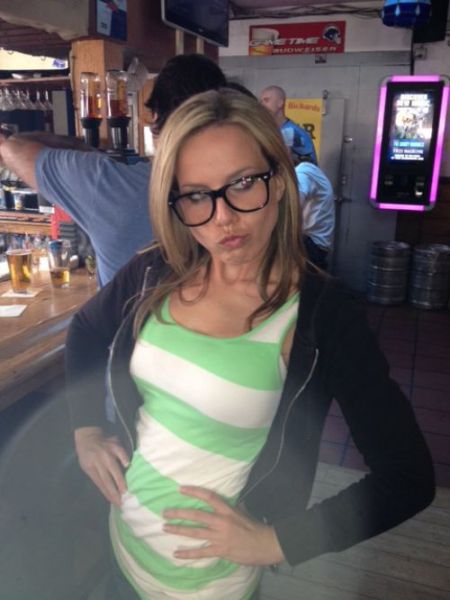 10 Most Attractive Geek/ Nerd Girls You'd Have Seen! | sussurroeterno