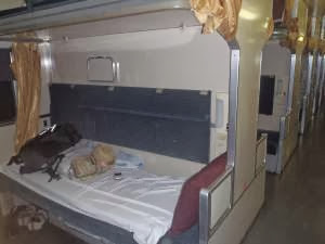 Dipan Kompertemen dalam kereta