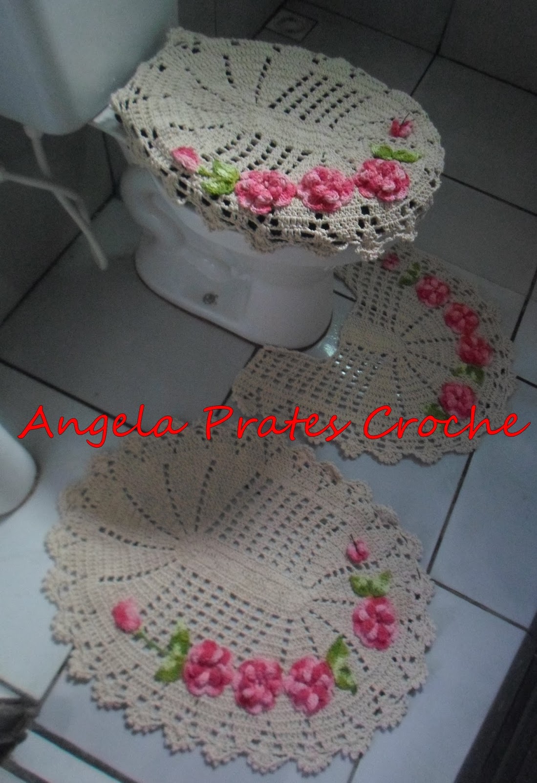 Ângela Prates Croche Jogo de banheiro em crochê com flores aplicadas # Jogo De Banheiro Simples De Croche Com Grafico Ângela Prates Croche Jogo de banheiro em crochê com flores aplicadas # Jogo De Banheiro Simples De Croche Com Grafico