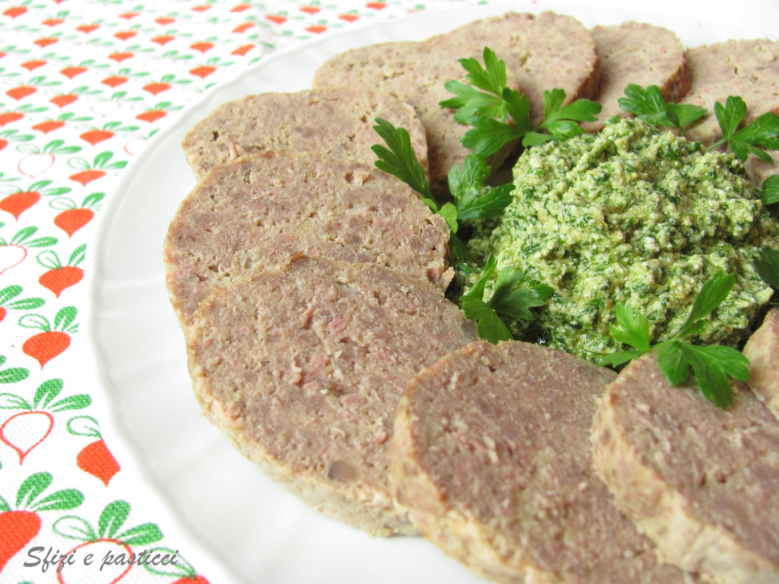 Sfizi e pasticci Polpettone lesso con salsa verde