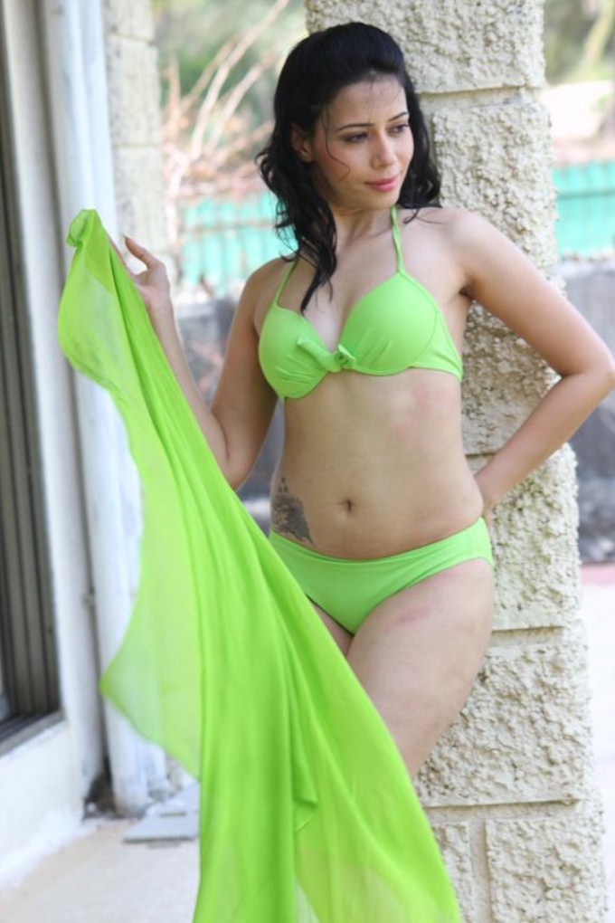 Aishwarya dhoom 2 bikini