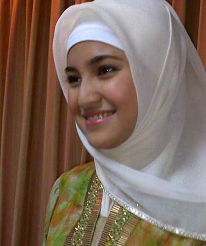 5 Artis Berjilbab Tercantik Indonesia