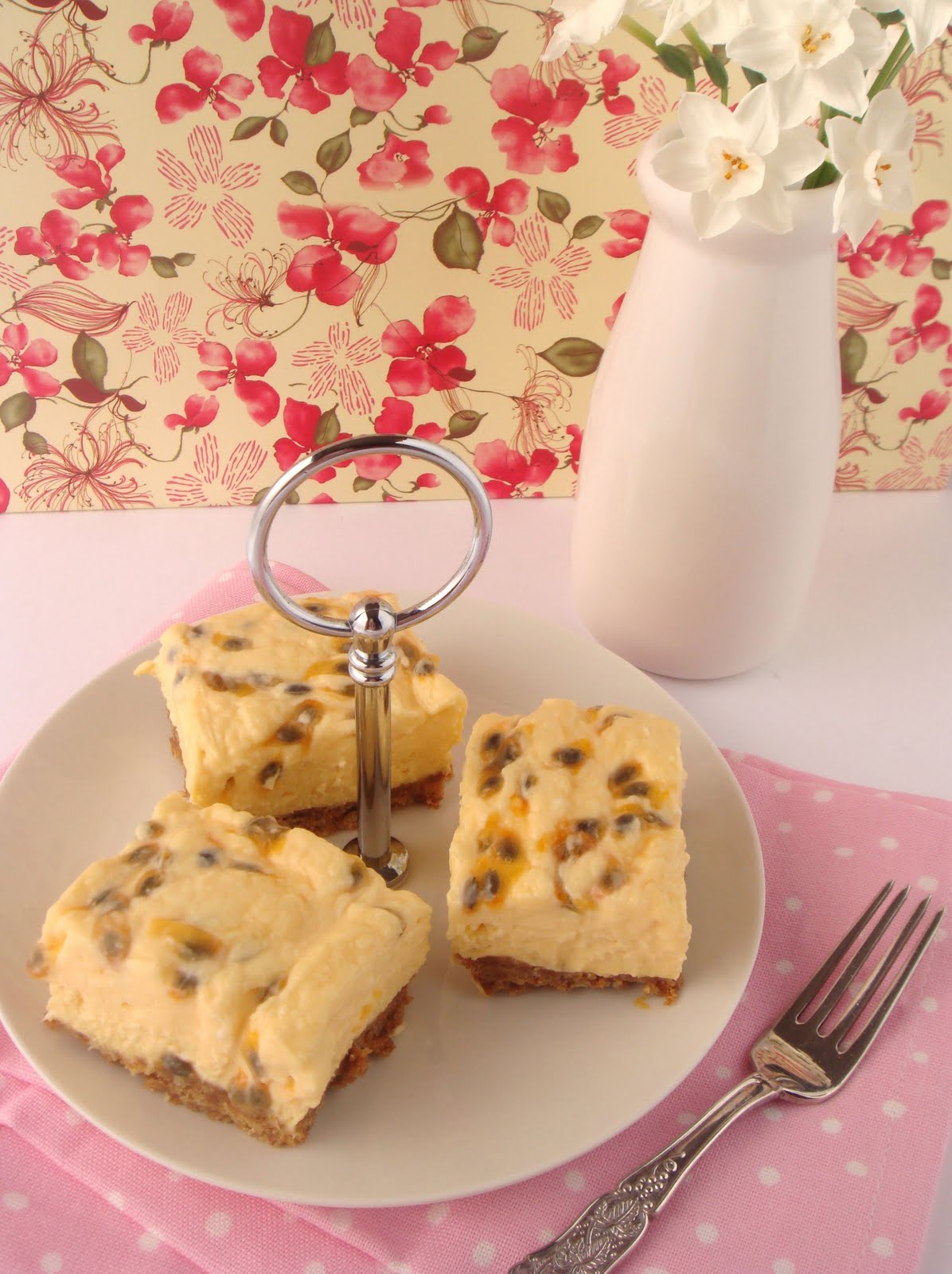 butter hearts sugar: Passionfruit Cheesecake Slice