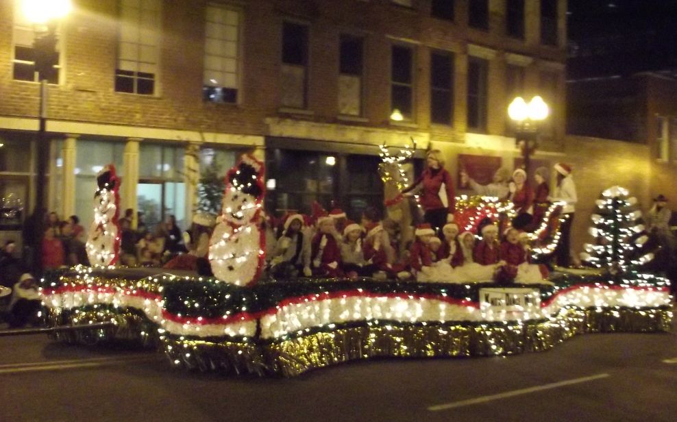 Knoxville Christmas Parade 2011 Top Ten Floats! Inside of Knoxville
