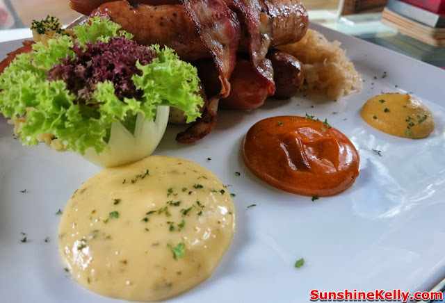 Bavarian House, German Restaurant, food review, german food, pork, taman desa, mustard, onion sauce
