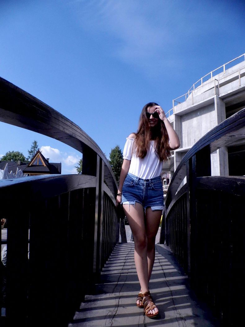 White t-shirt
