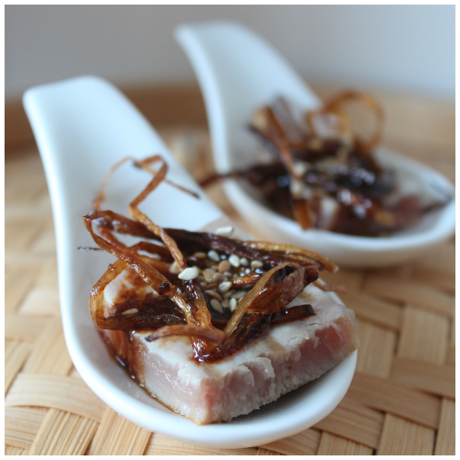 y tan flamenca! tataki de atún con vinagreta de jengibre y sésamo