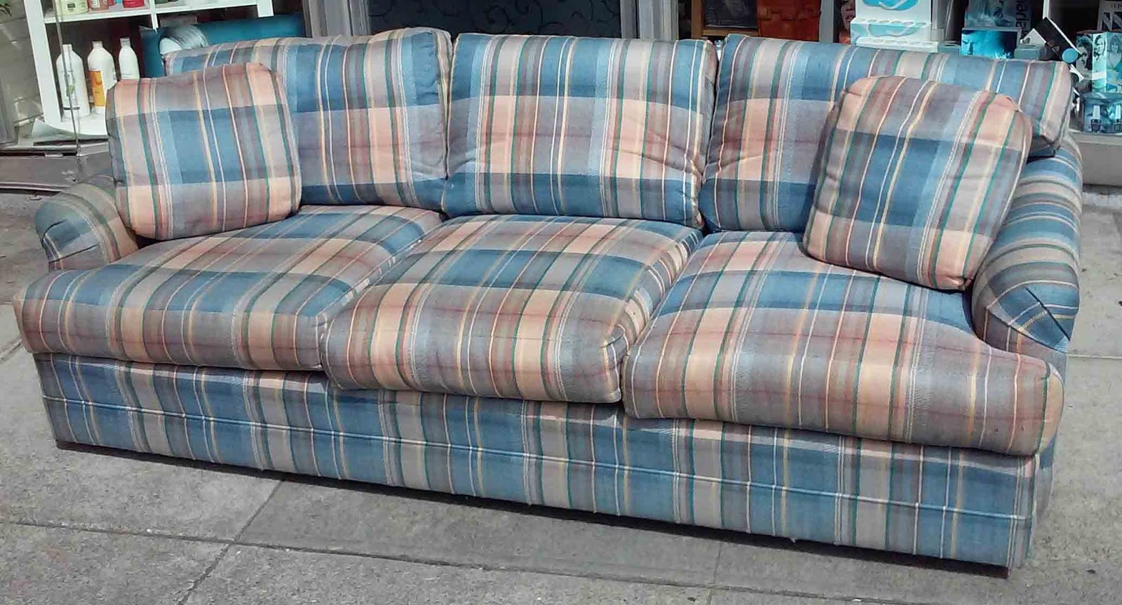 UHURU FURNITURE & COLLECTIBLES SOLD Tasteful Plaid Sofa 80