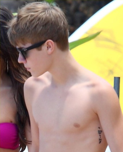 justin bieber and selena gomez selena gomez and justin bieber 2011 hawaii. justin bieber and selena gomez