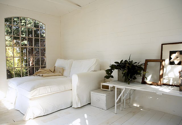 White Bedroom Decorating
