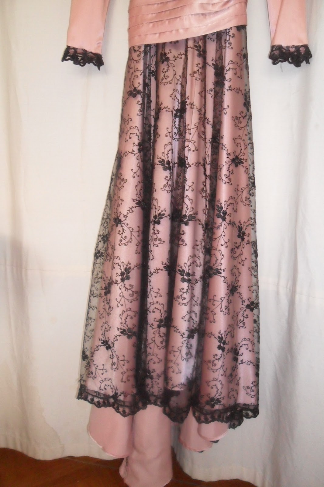 maviş PUDRA PEMBESİ VE SİYAH DANTEL ELBİSE