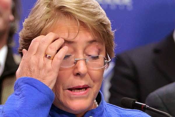Chile: Aprobación de Bachelet cae a un 28,9% en Encuesta UDP 2015 - VozBol Blog Política en Chile