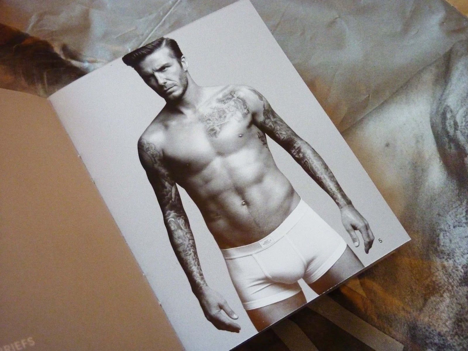 http://4.bp.blogspot.com/-T_uPzea3pfw/Ty6z2lll0bI/AAAAAAAAArU/HZTXyKHwpo4/s1600/david+beckham+h&m.jpg