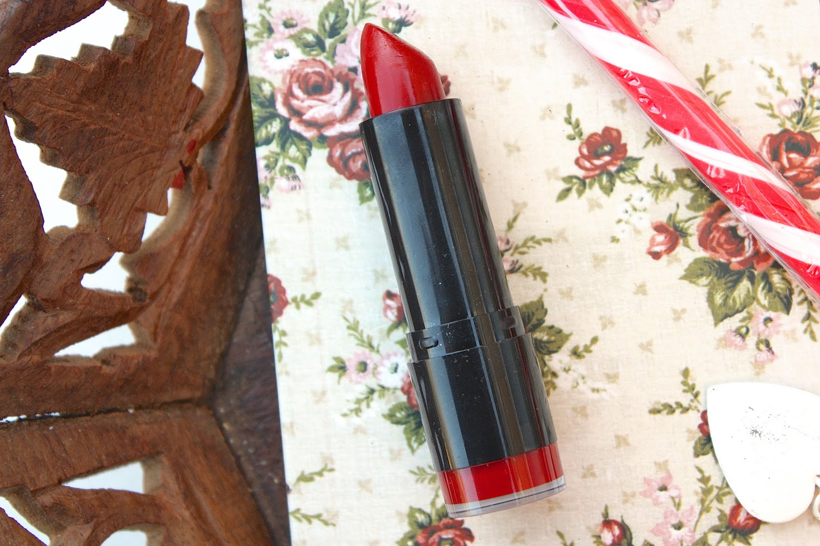Throw me Something Beautiful: NYX 'Chic Red' Lipstick