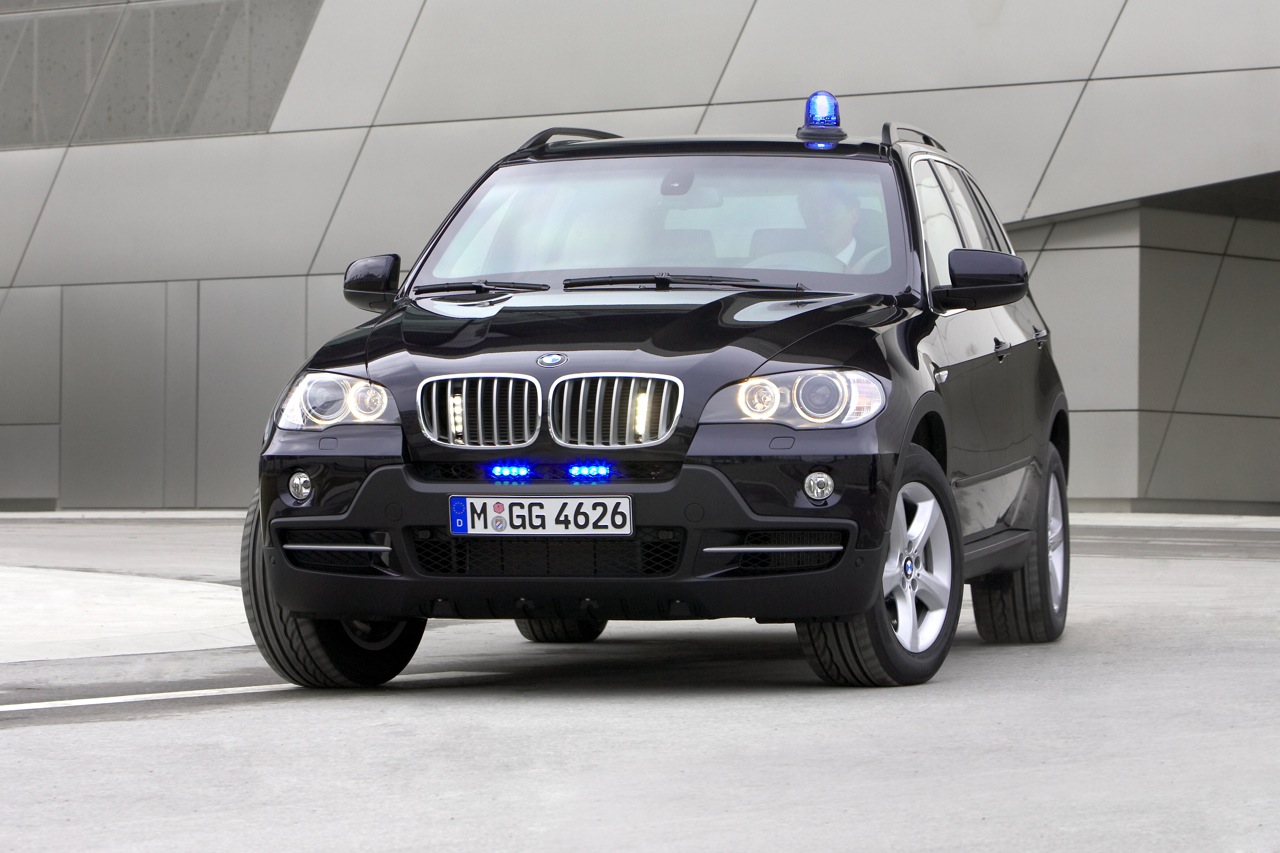 http://4.bp.blogspot.com/-TaErMhafNfo/TdZvn4WiQOI/AAAAAAAAAG8/Q1sit4FZ8gI/s1600/bmw_x5_security_plus_press_010.jpg