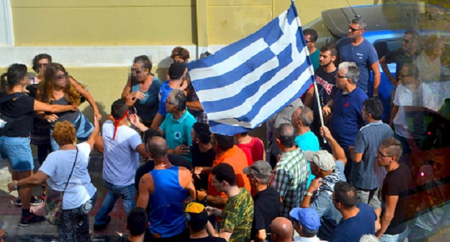Ομολογία από το Αθηναϊκό Πρακτορείο Ειδήσεων: Γράψαμε ψέματα! Δεν ήταν μέλη της Χρυσής Αυγής αυτοί που επιτέθηκαν σε γυναίκες στην Λέσβο Ομολογία από το Αθηναϊκό Πρακτορείο Ειδήσεων: Γράψαμε ψέματα! Δεν ήταν μέλη της Χρυσής Αυγής αυτοί που επιτέθηκαν σε γυναίκες στην Λέσβο