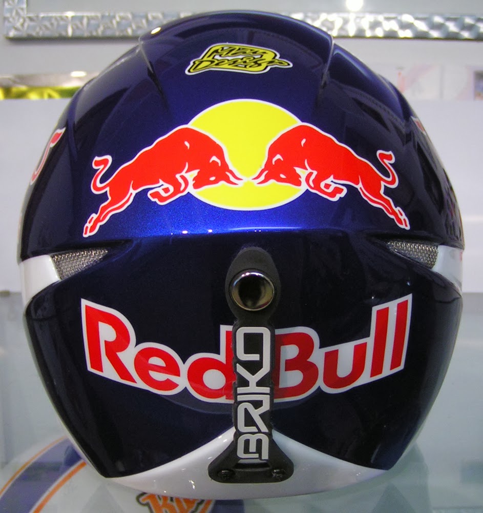 AEROGRAFIE Mau Design Red Bull ski helmet