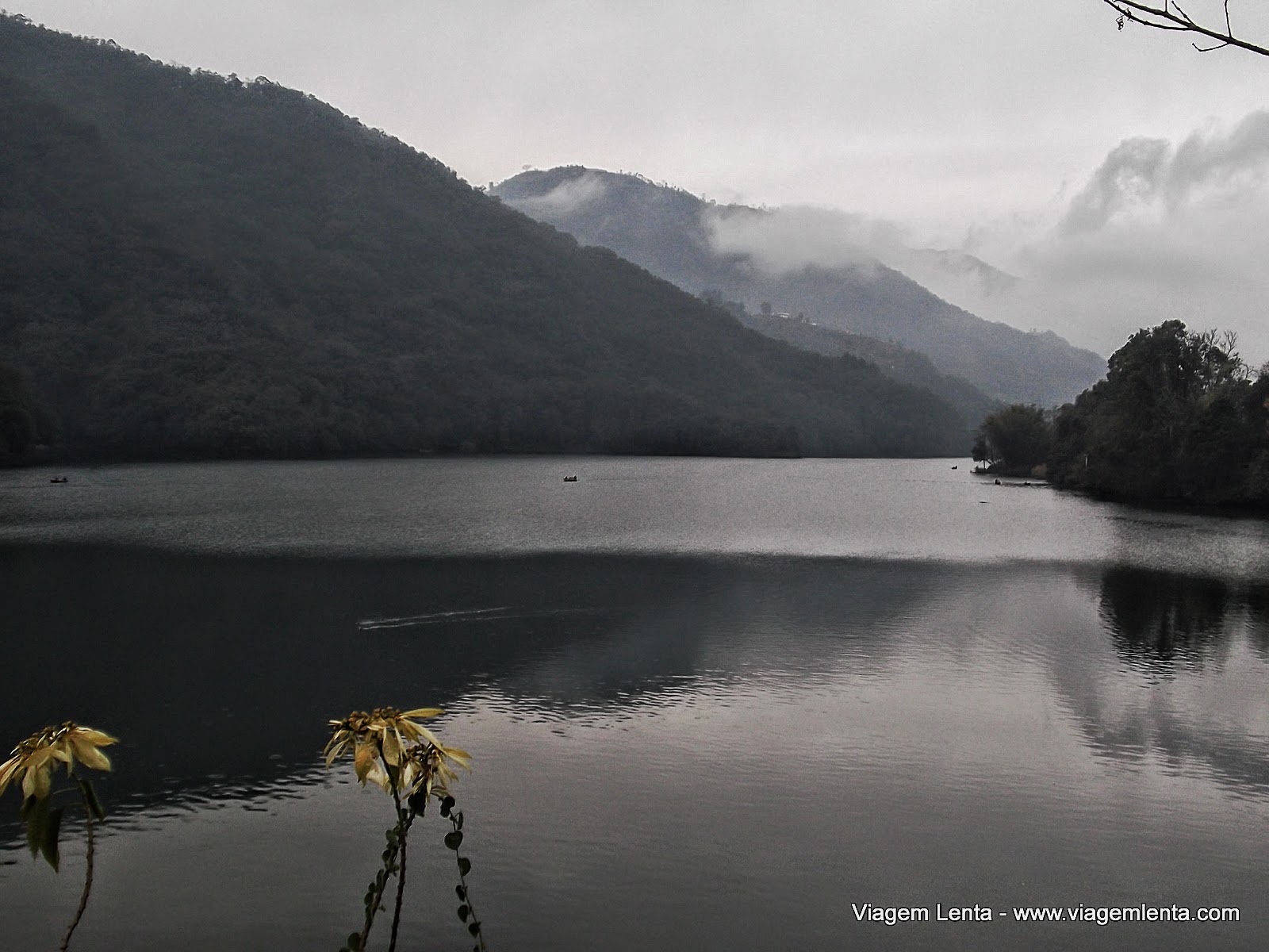 Dias 59 a 63 da viagem: Pokhara, Nepal e o trekking próximo ao Annapurna Relato da viagem à Pokhara, seu lindo lago Phewa, no interior do Nepal e o trekking, às margens do Monte Annapurna, na cordilheira do Himalaia.