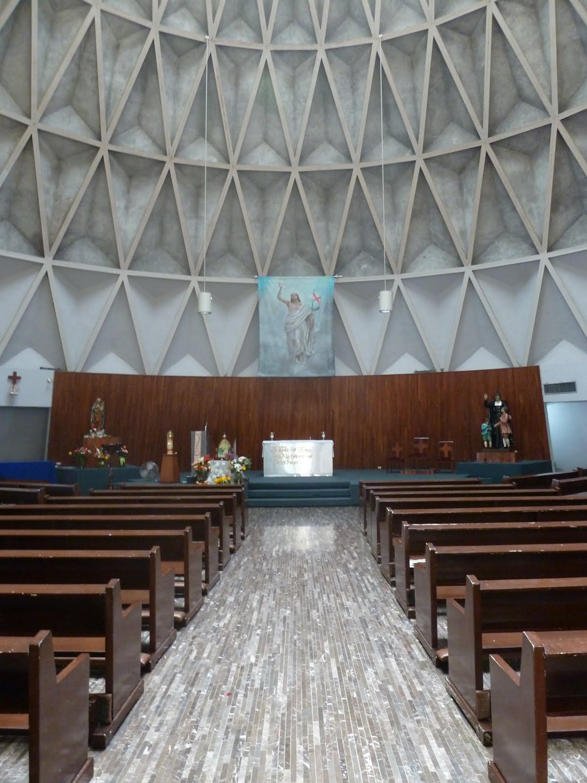 Scan the room: Parroquia San Juan Bautista De La Salle.