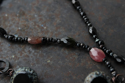 Turmaliinihelmiä Tourmaline beads