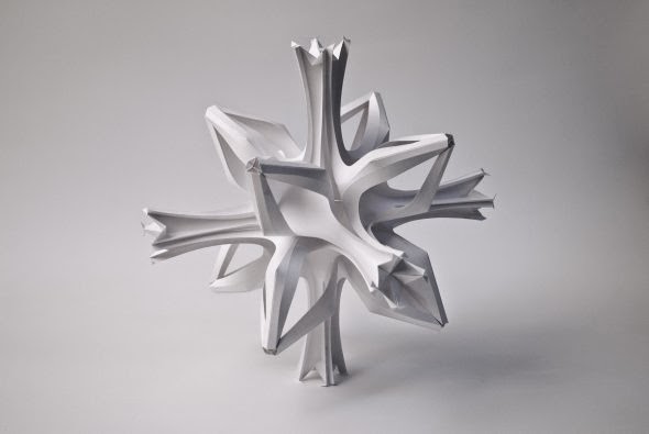 As esculturas de papel de Richard Sweeney Richard Sweeney esculturas de papel formas geométricas fotografia luz sombras